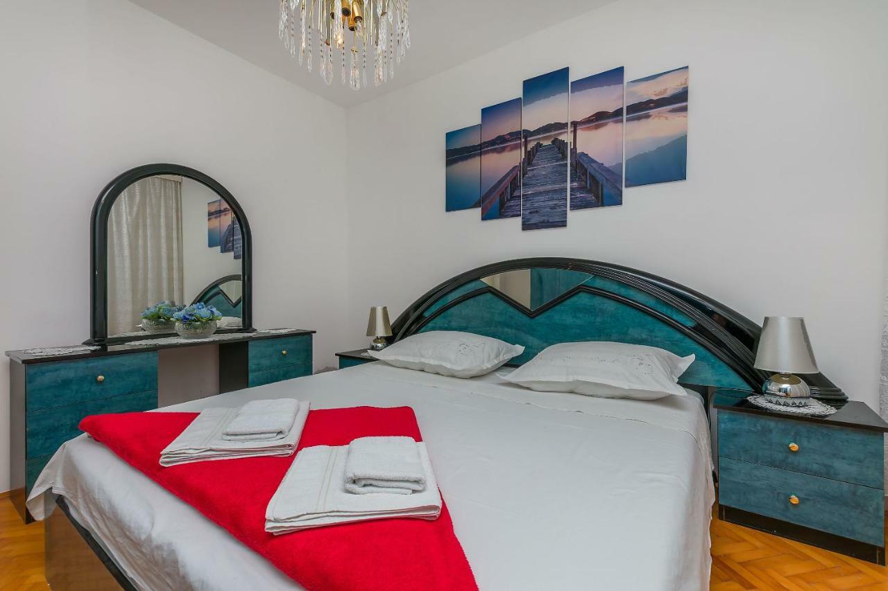 Apartment Marijana Omiš Esterno foto