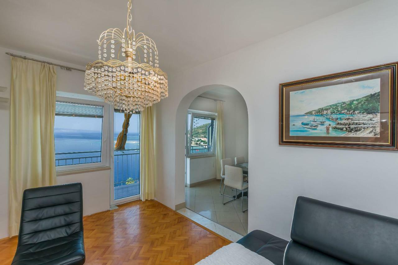 Apartment Marijana Omiš Esterno foto