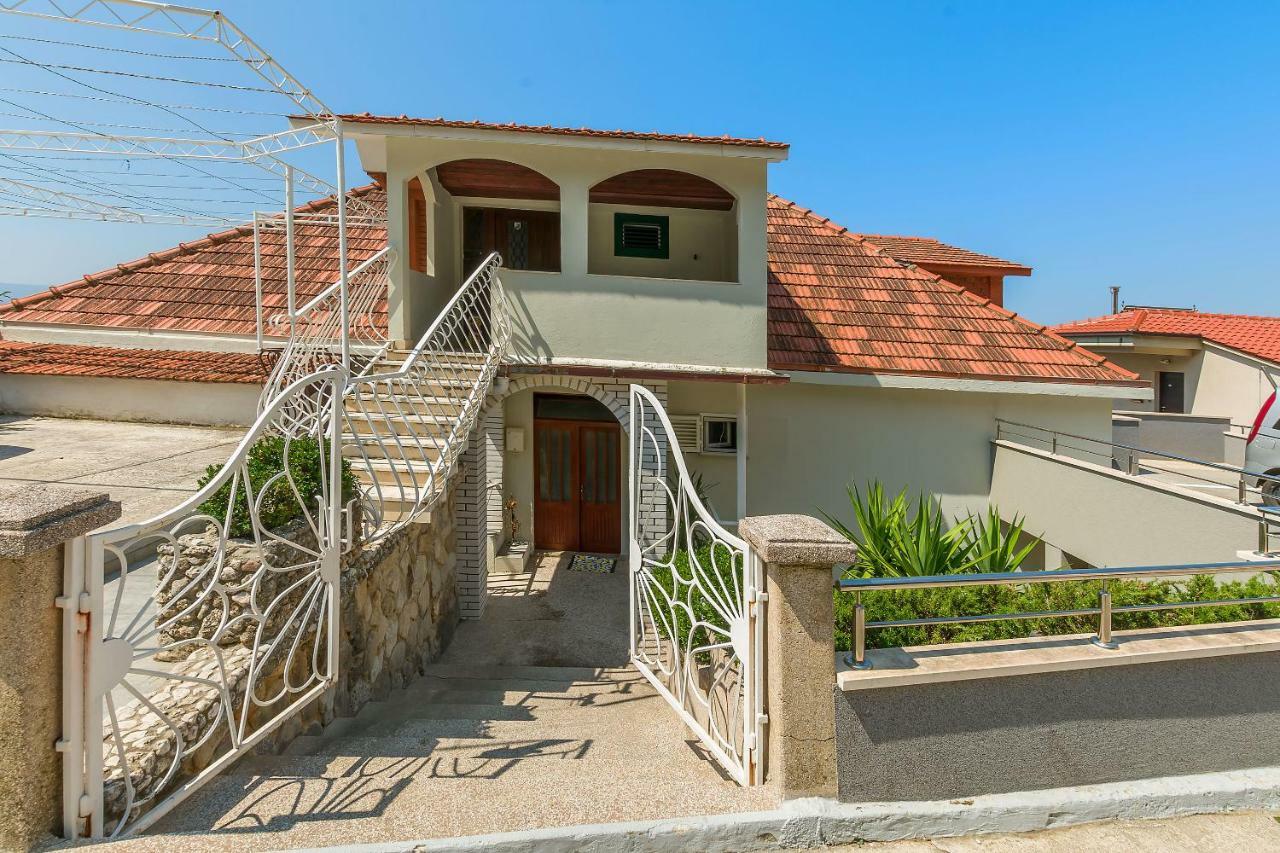 Apartment Marijana Omiš Esterno foto